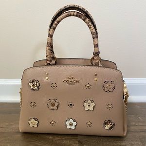 Coach Lillie Carryall With Daisy Applique